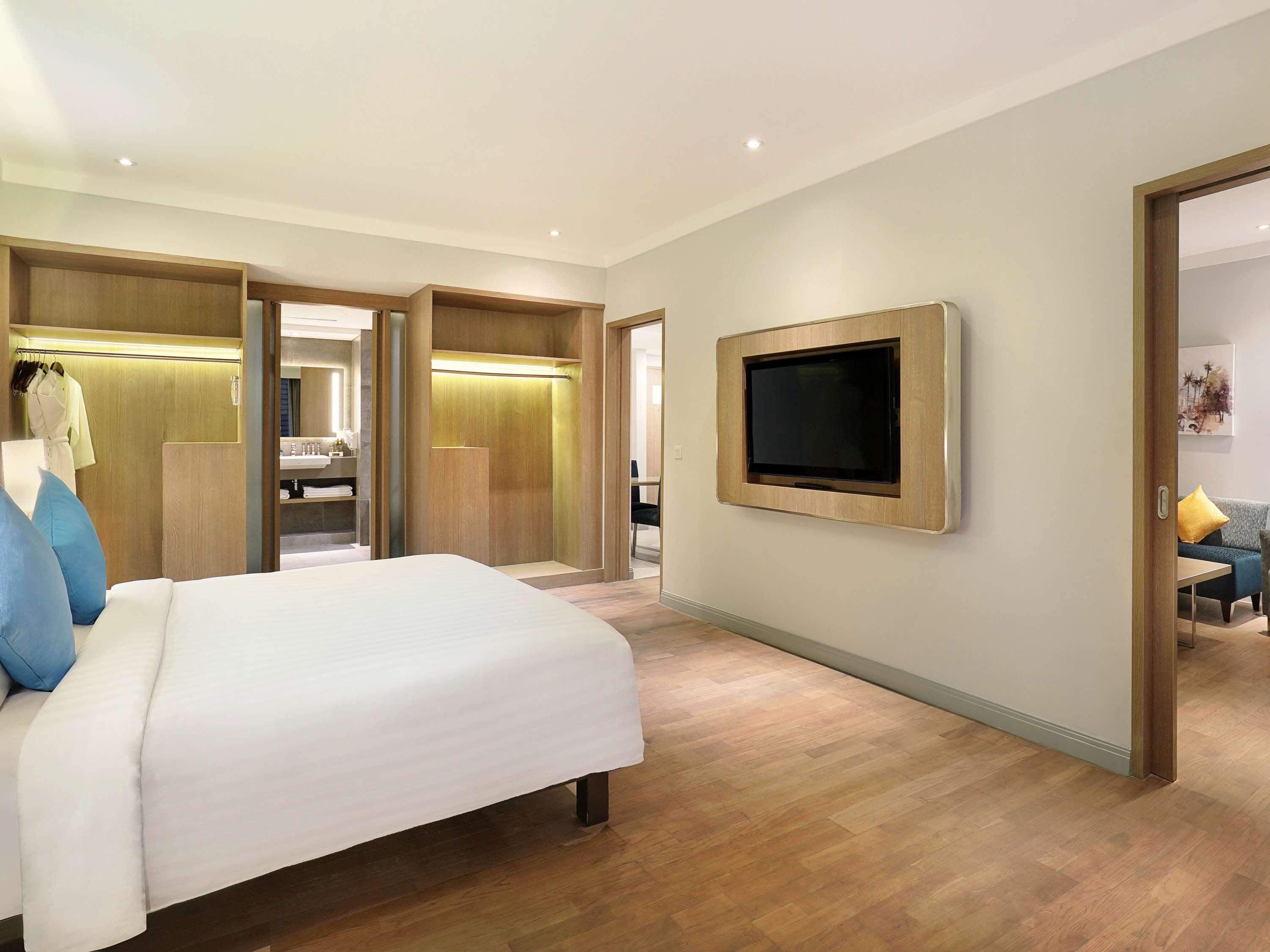Novotel Mangga Dua Square 4*