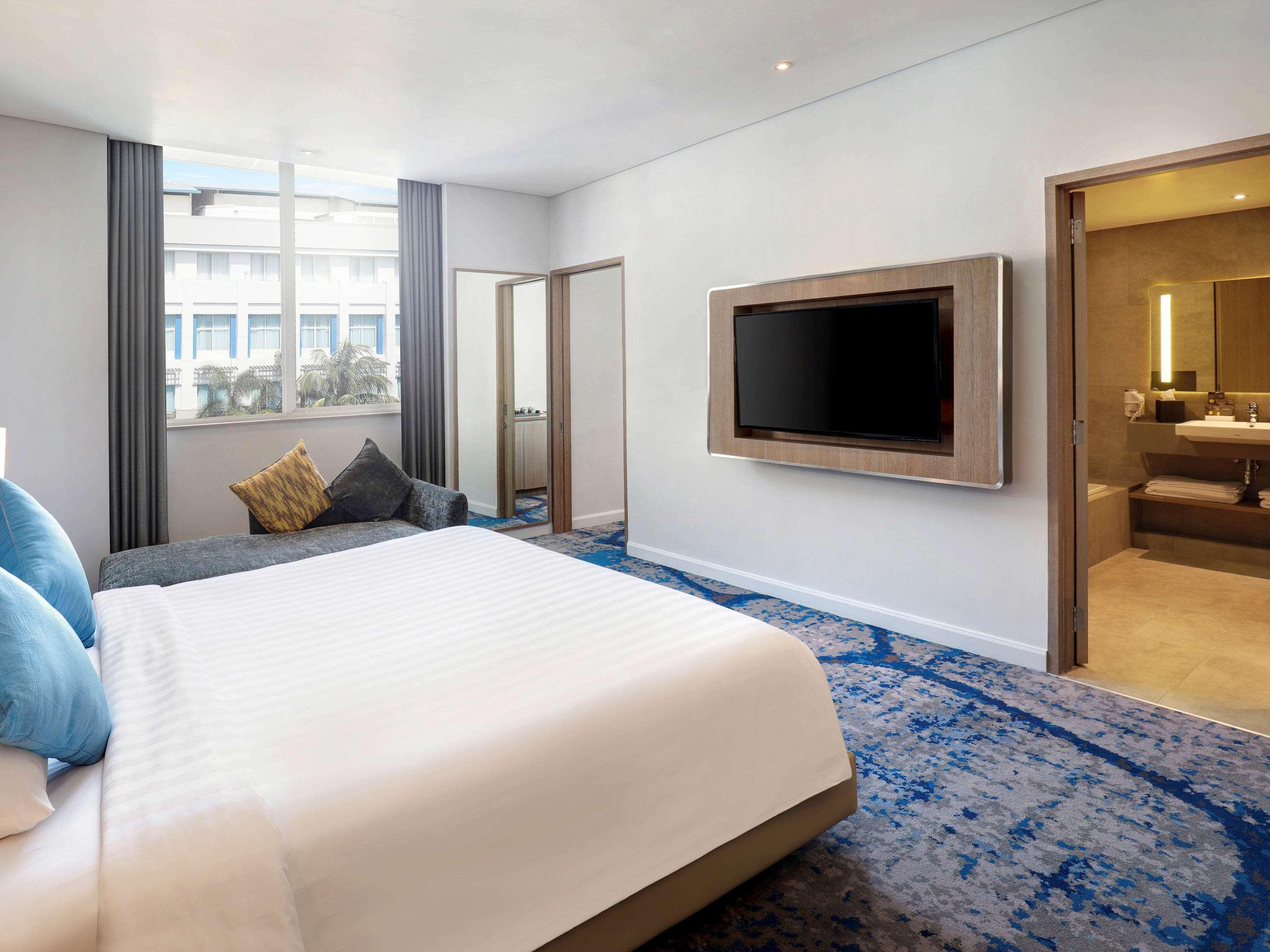 Novotel Mangga Dua Square 4*