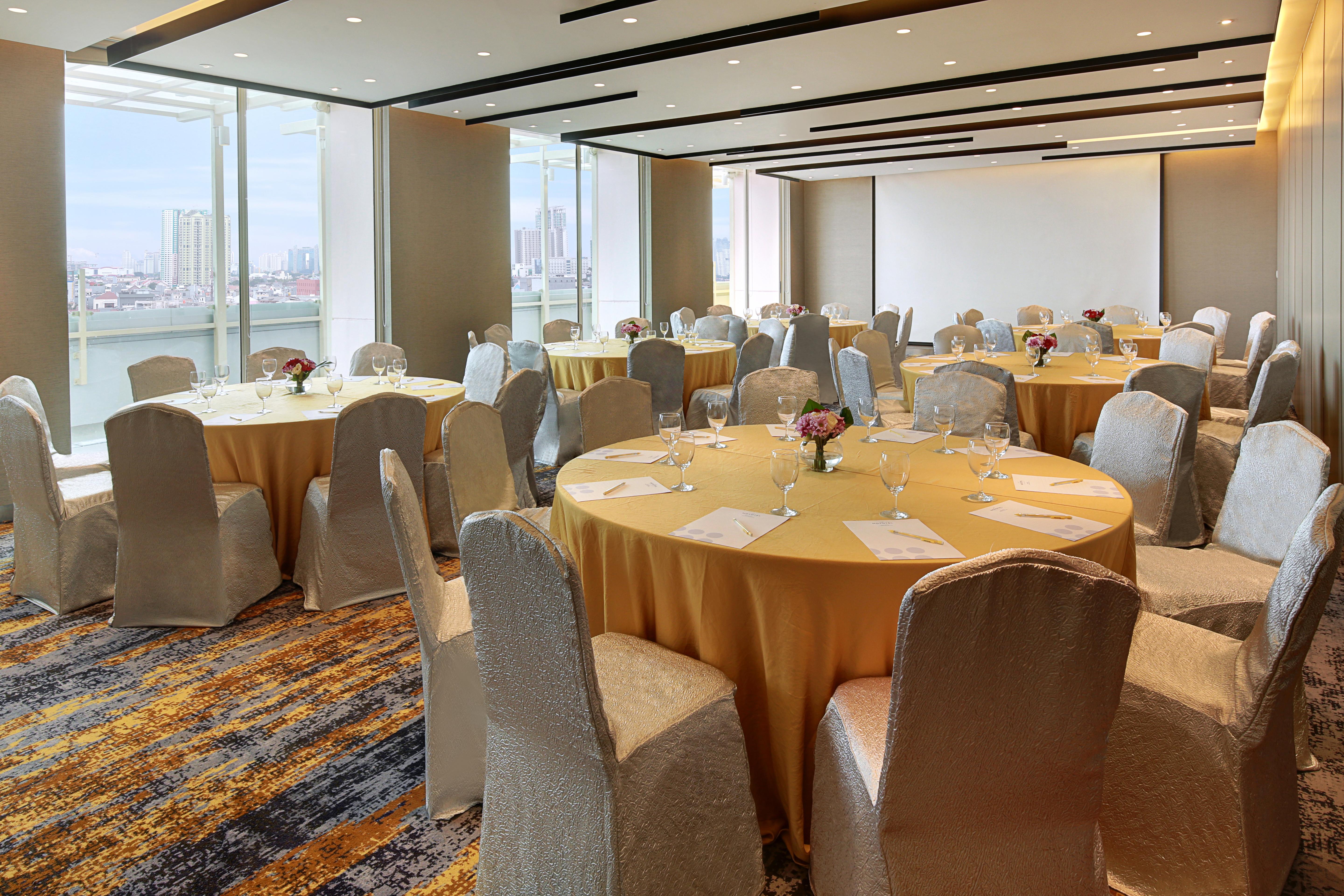 Novotel Mangga Dua Square Hotel 4*